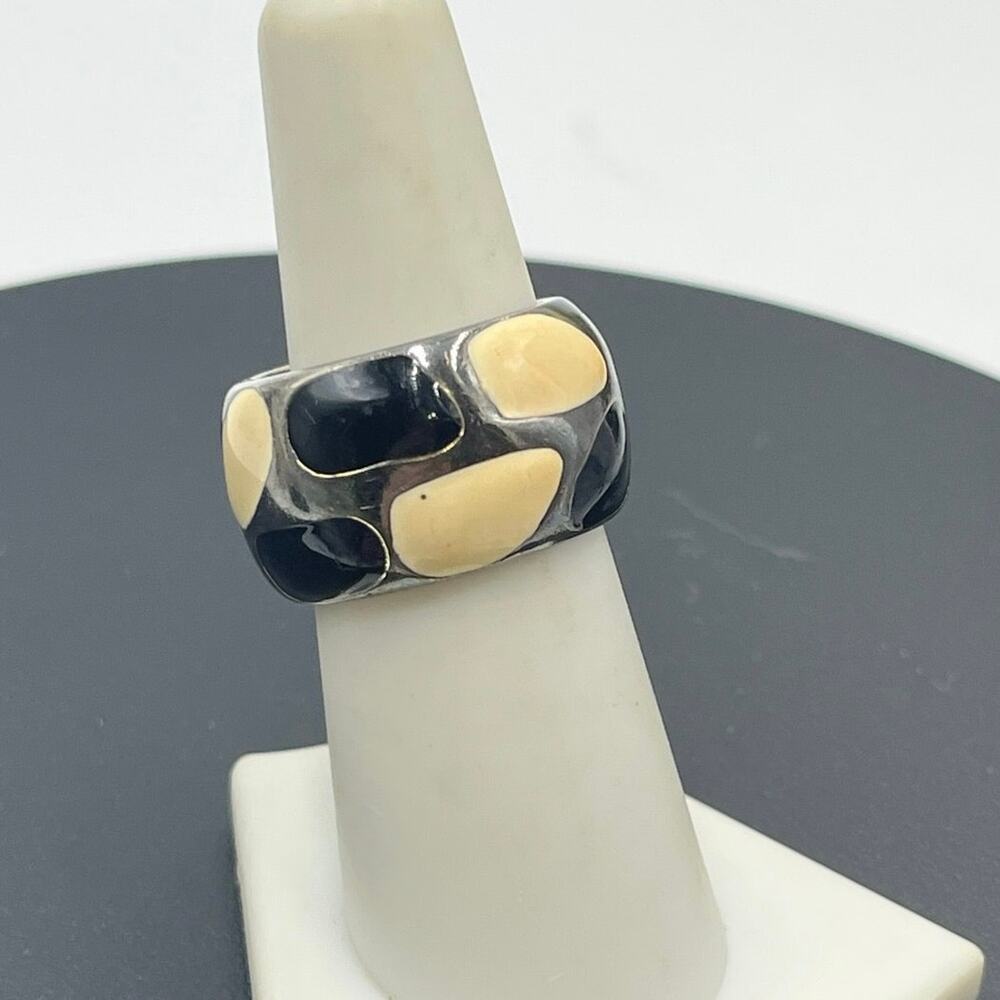 Vintage Cream and Black Enameled  Sterling Silver Domed Band Ring‎ Size 7.5